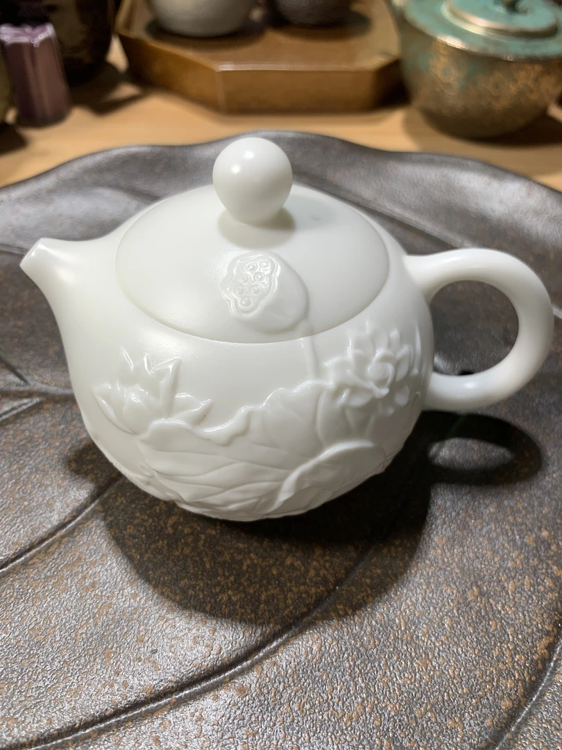 素烧羊脂玉浮雕荷韵西施壶容量180毫升