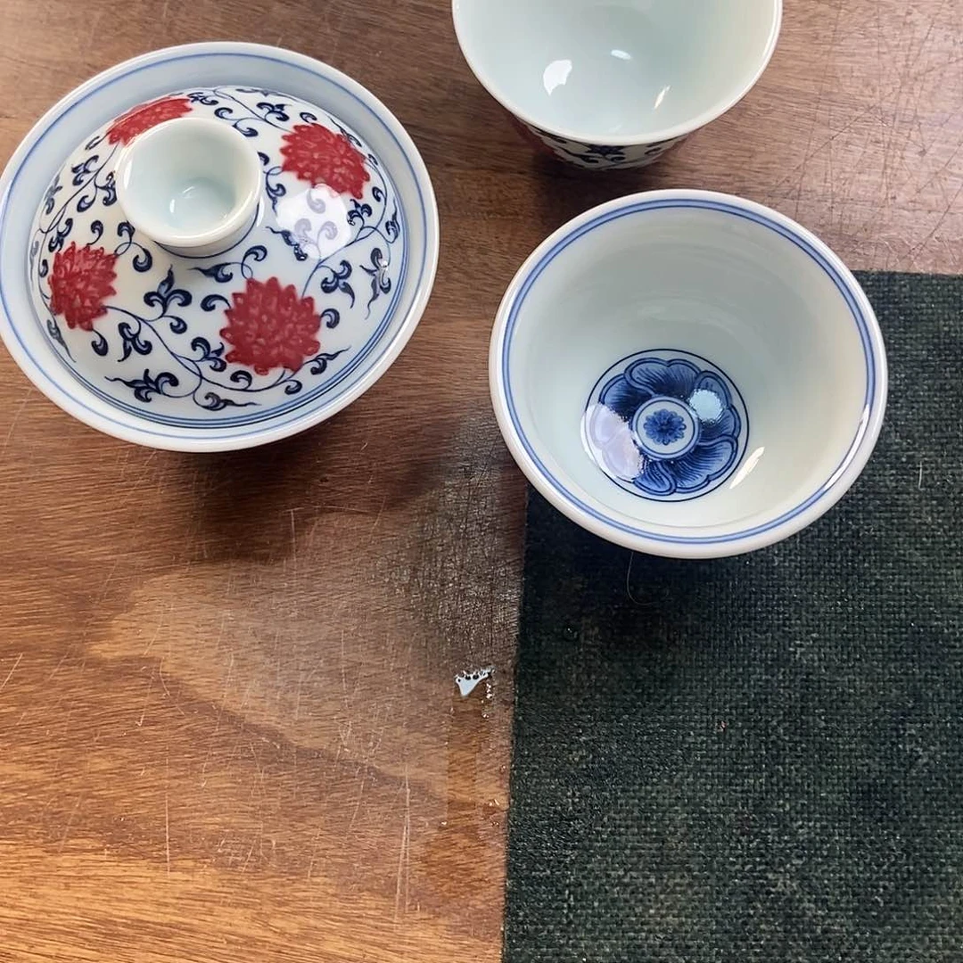 阳春白雪釉里红缠枝套组