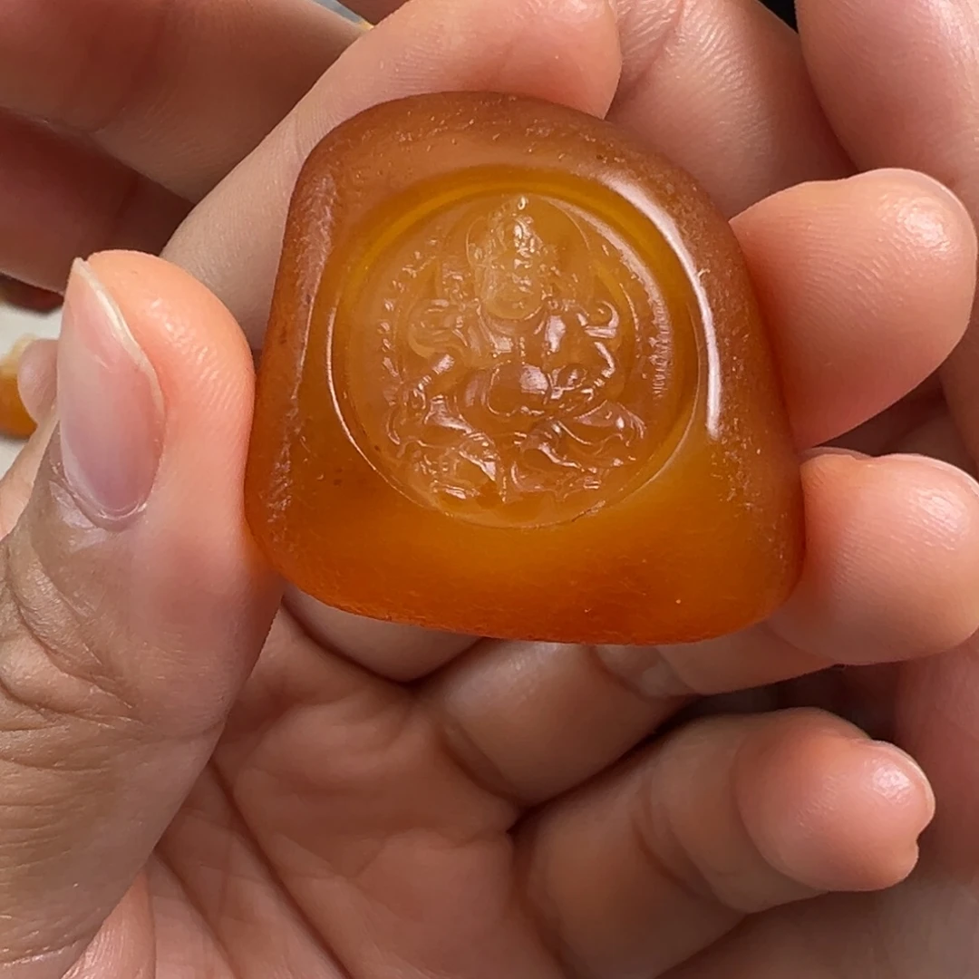 蜜蜡未镶嵌裸石微瑕