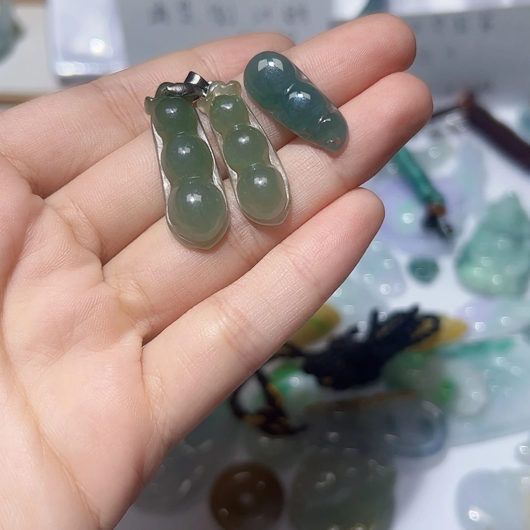 翡翠未镶嵌颈饰天然A货翡翠