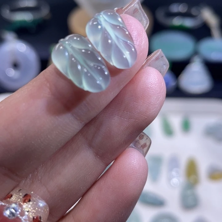 翡翠未镶嵌颈饰叶子