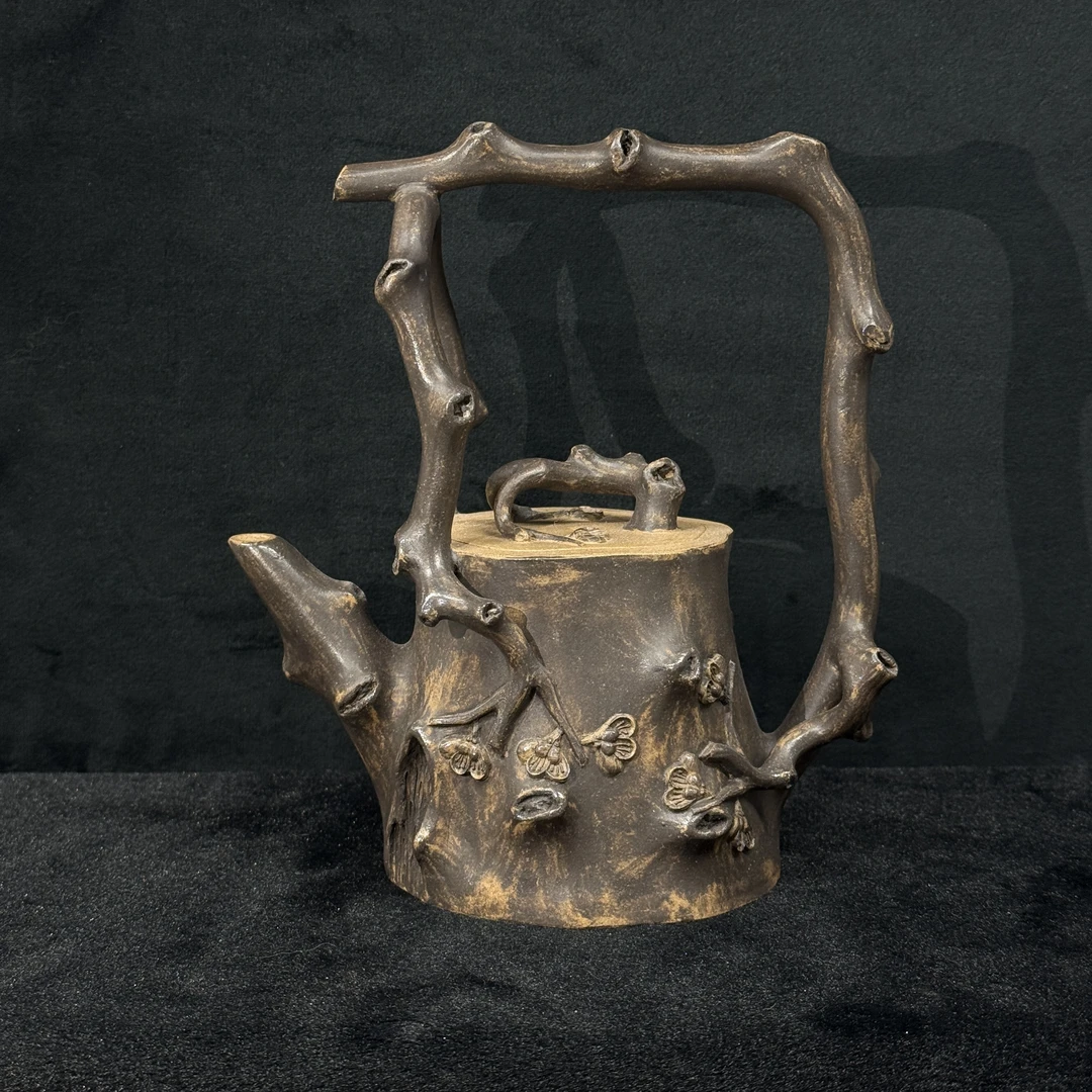 42/FGL100/冯桂林/紫砂壶双色梅桩提梁/