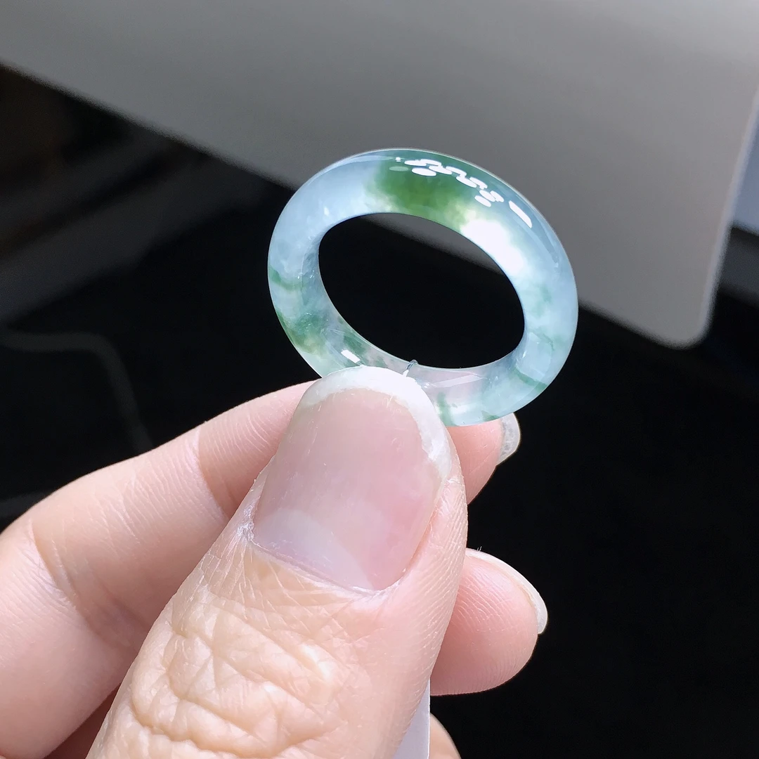 16-17号圈 天然A货缅甸翡翠 冰润飘绿花戒指 尺寸17.8×6.1×4mm