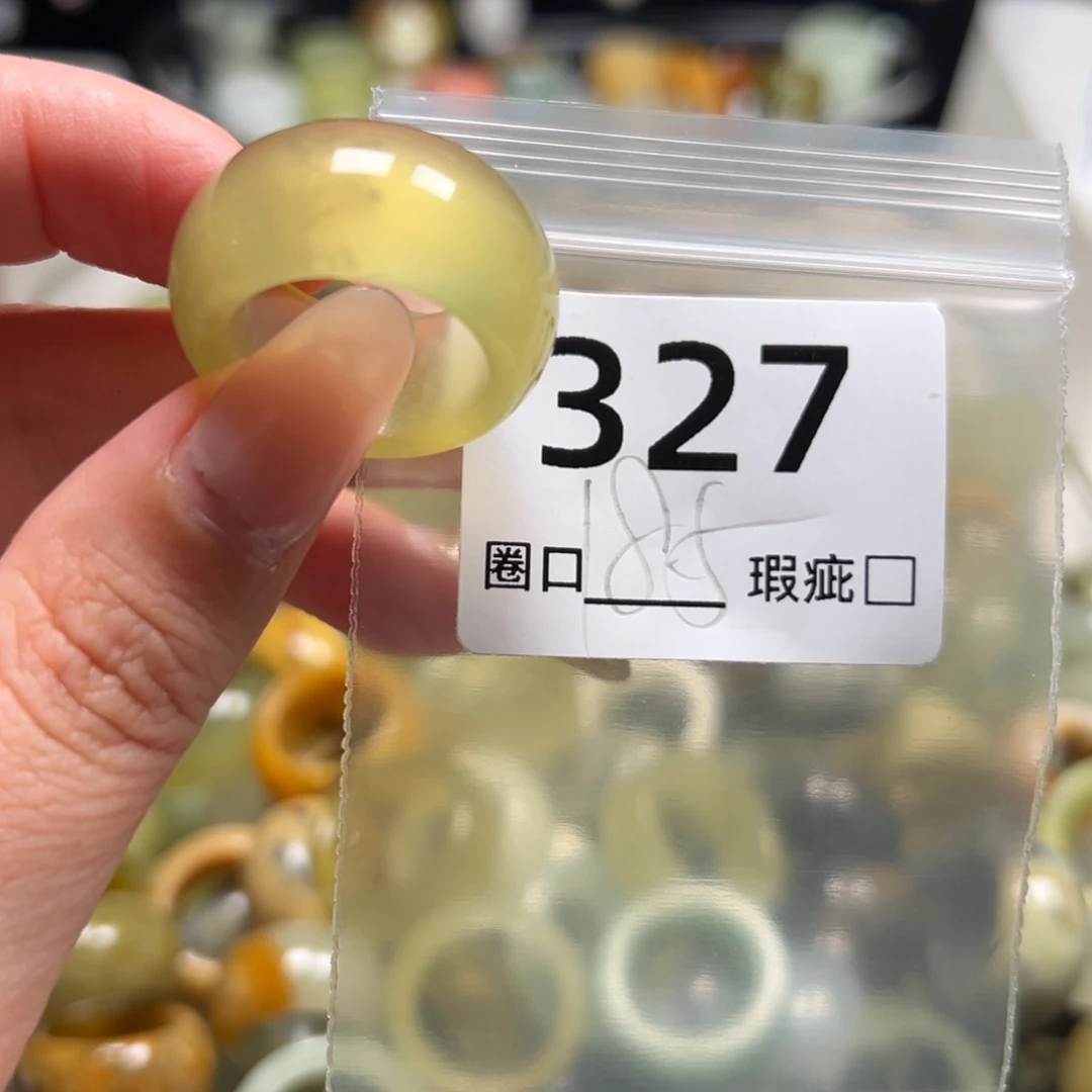 摸***柒蛇纹石玉未镶嵌戒指
