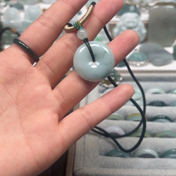 翡翠未镶嵌颈饰平安扣