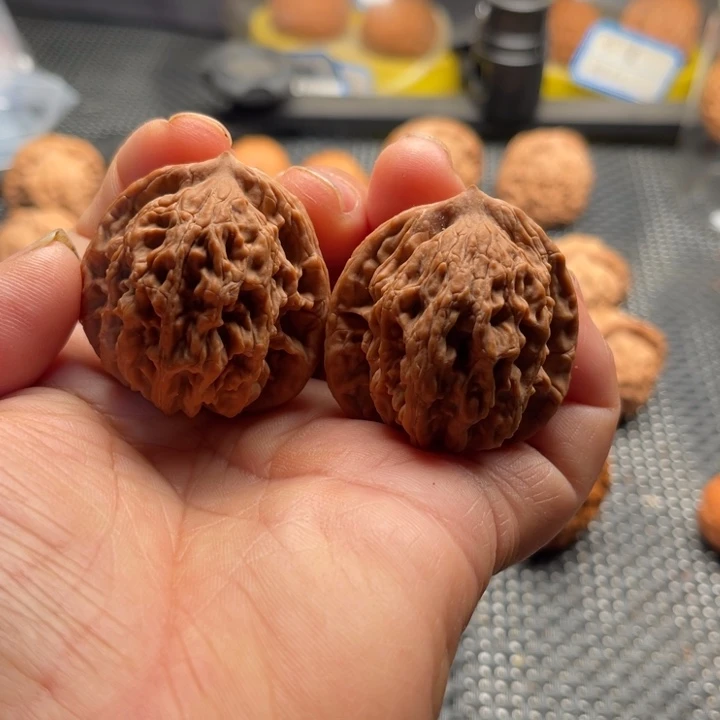 文玩核桃把件全品虎头38