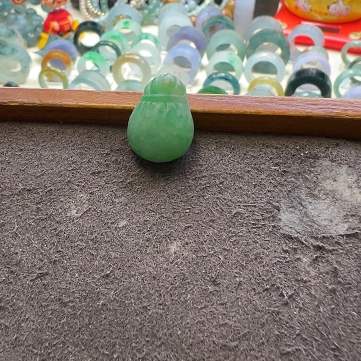 定制翡翠未镶嵌翡翠吊坠