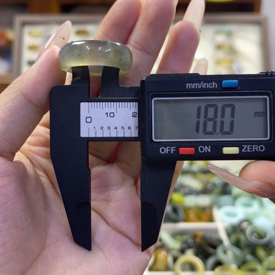 蛇纹石玉未镶嵌手镯83