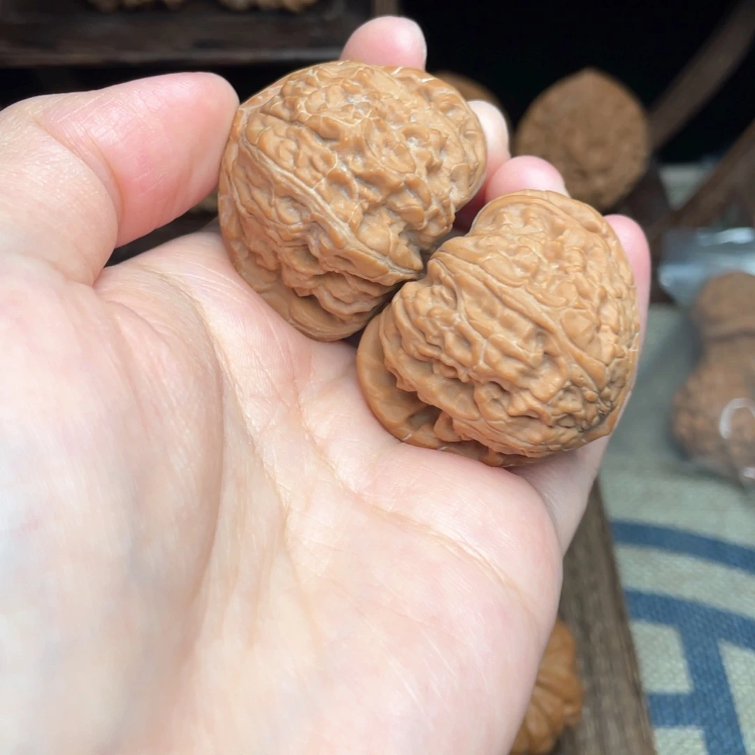 文玩核桃把件c**40三角白