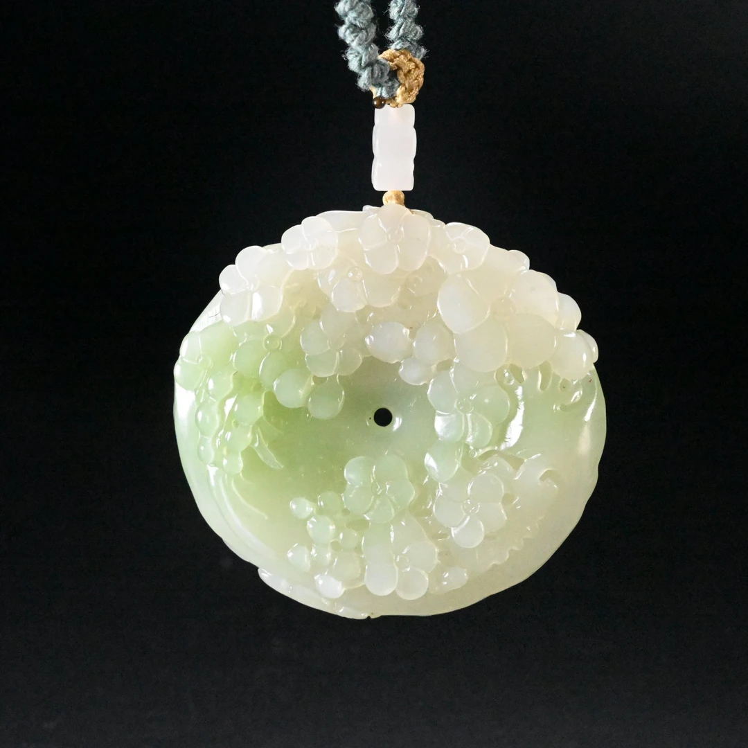 Lot8843 2509300046和田玉碧玉凤凰戏牡丹挂牌/匡时