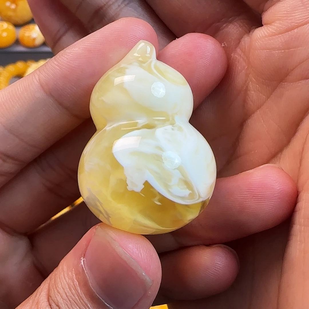 琥珀未镶嵌珠宝奇石