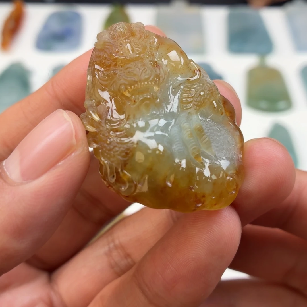 定制翡翠未镶嵌金龙现世