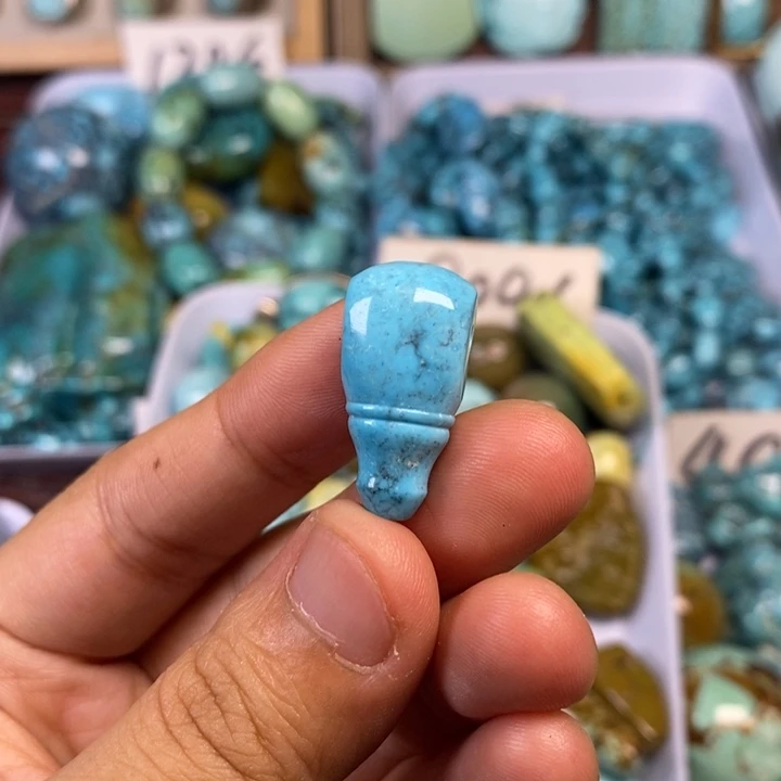 绿松石未镶嵌颈饰