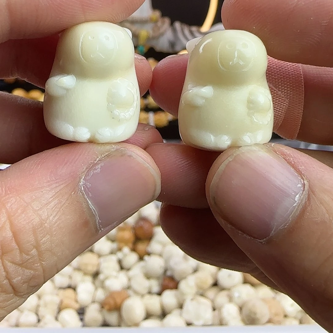 菩提根/象牙果吊坠瑕疵白色卡皮2颗