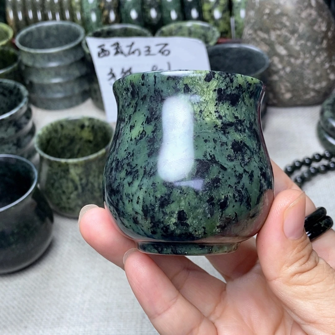 萍***凡未镶嵌蛇纹石玉杯子