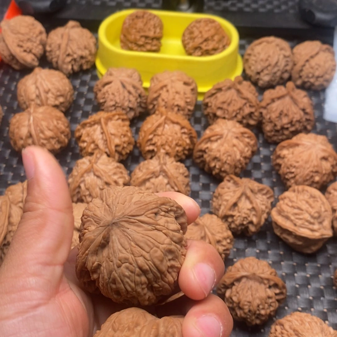 吊坠桃核小****人文玩核桃