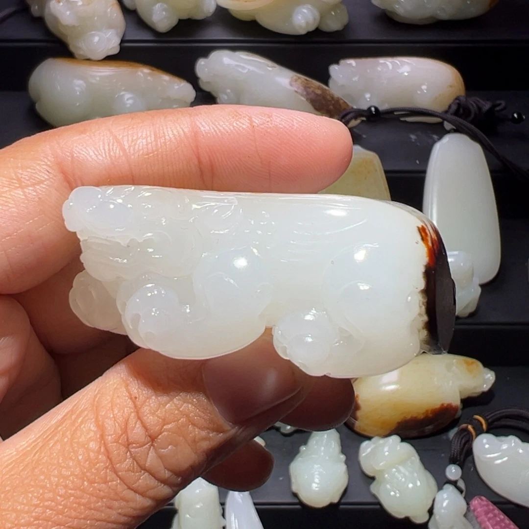 鲁***汉和田玉未镶嵌颈饰