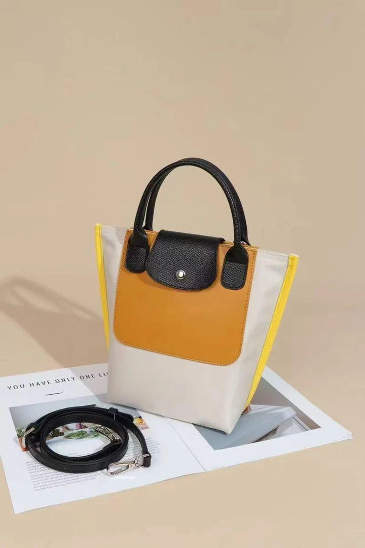 【晚晚真皮高定】2025新款高级感小众风时尚通勤斜跨包FC9643米配黄