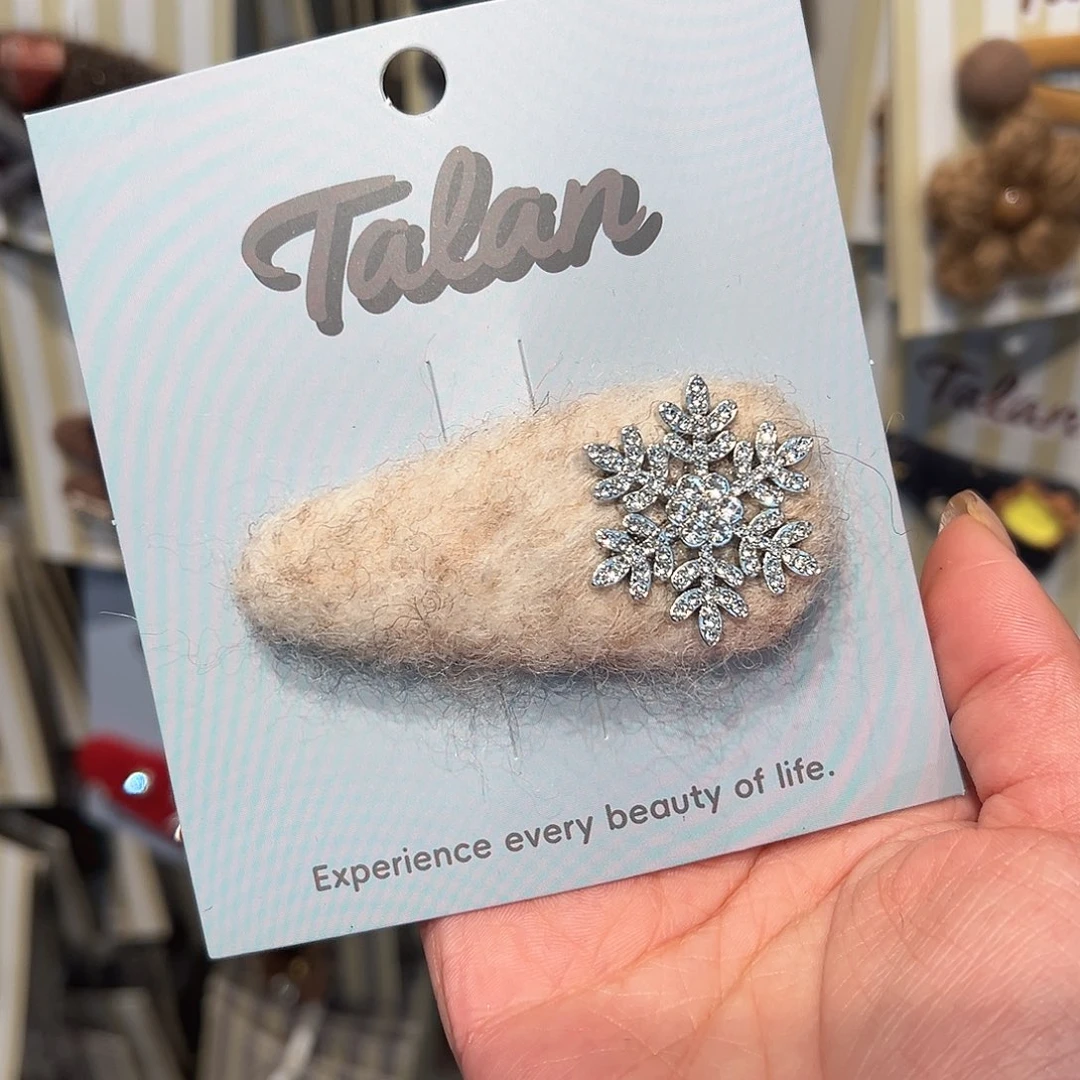 布艺铁合金米黄色拜拜夹