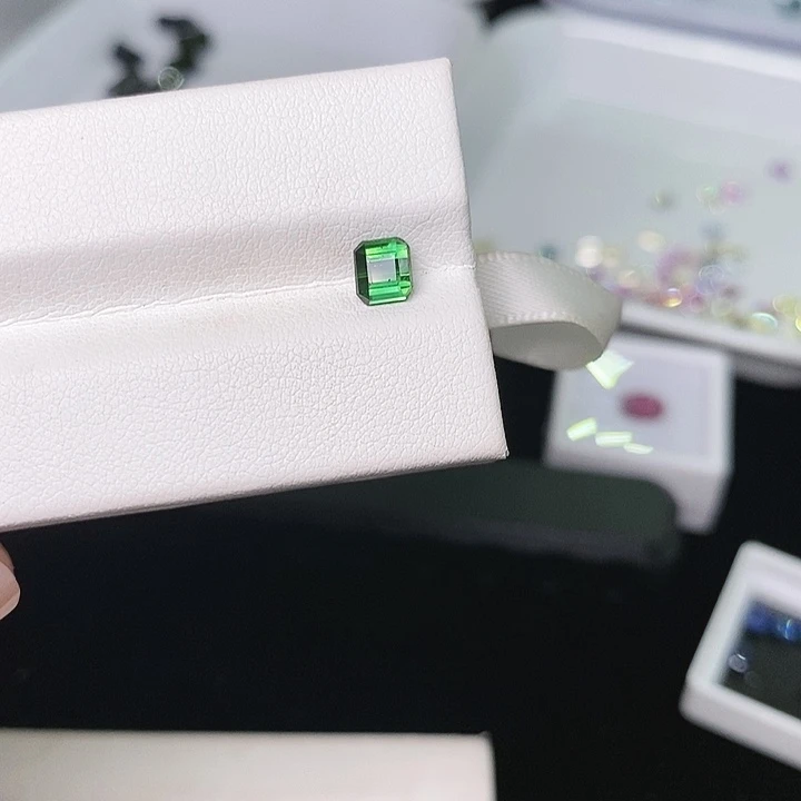 绿色碧玺裸石未镶嵌