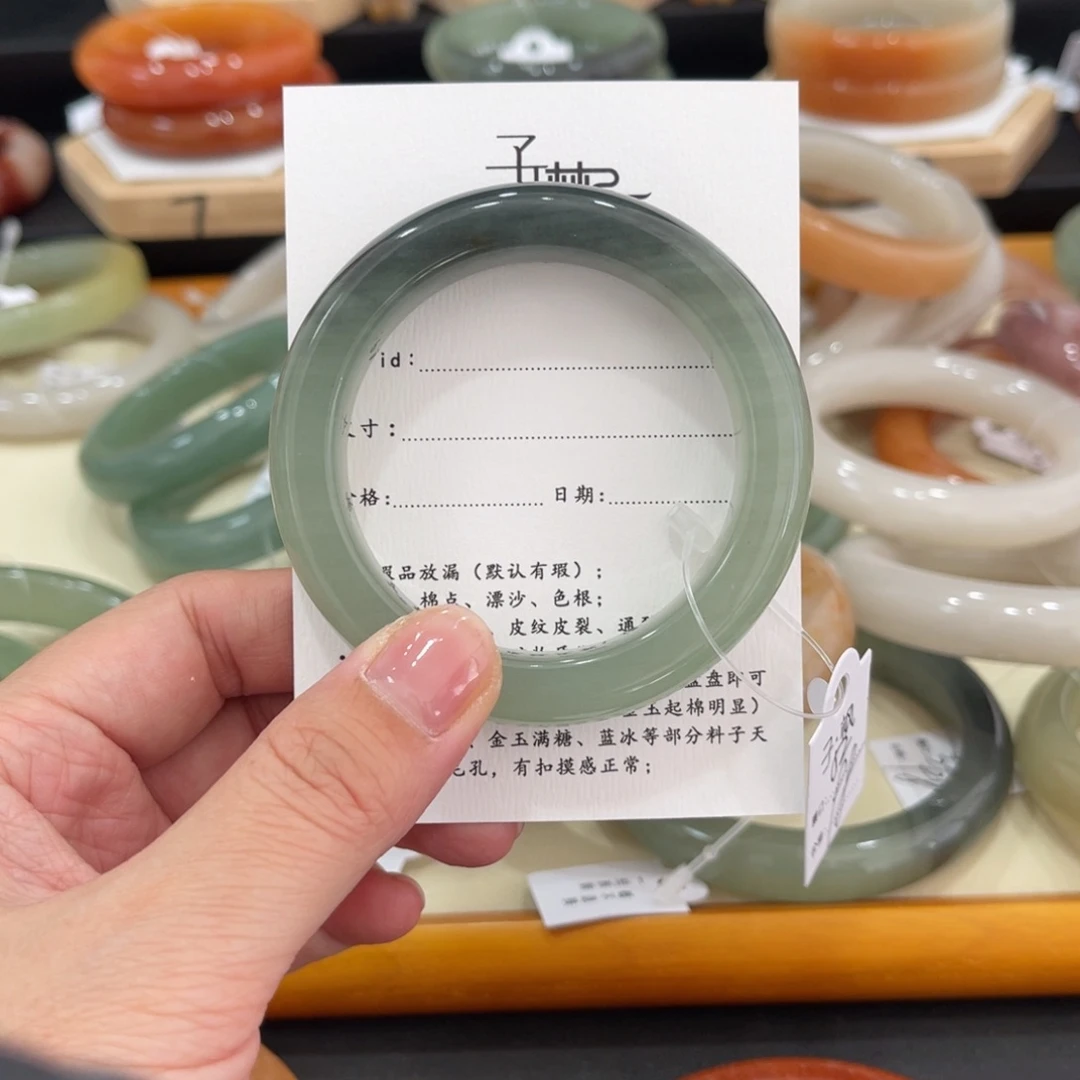 未镶嵌手镯石英质玉