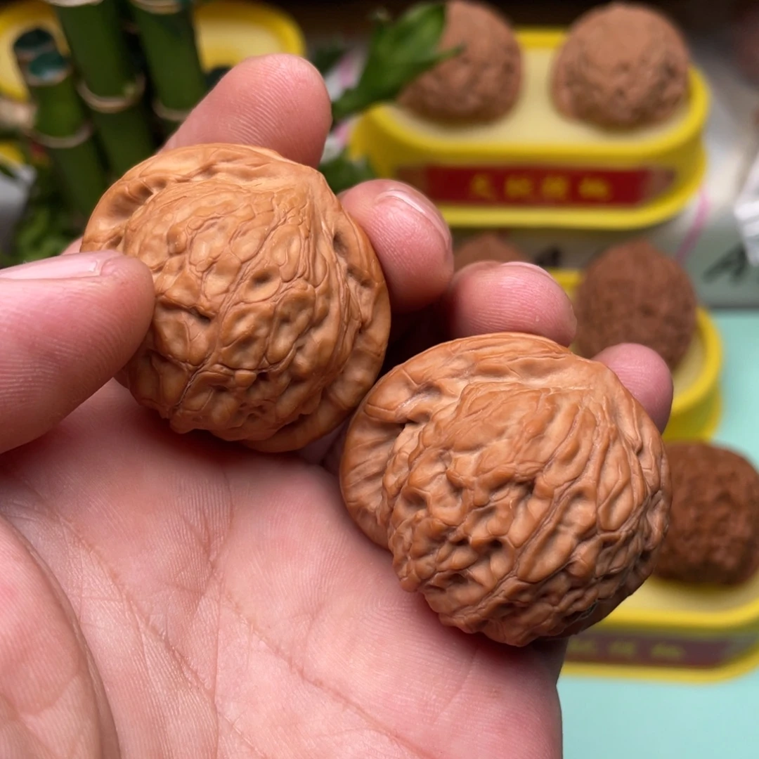 看***王文玩核桃吊坠招财公子