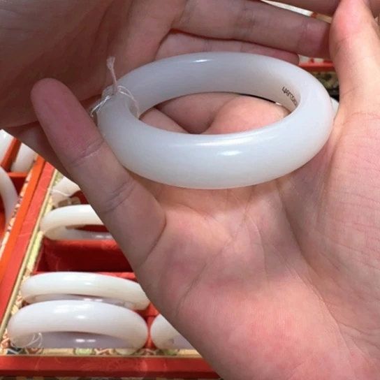 和田玉（糖玉）手镯未镶嵌