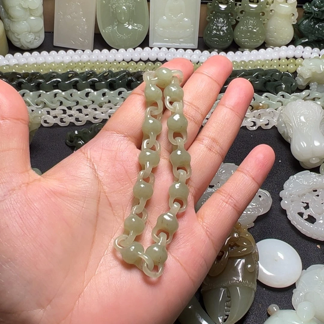 白***悠颈饰未镶嵌和田玉