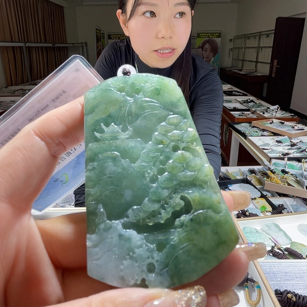 翡翠未镶嵌颈饰一