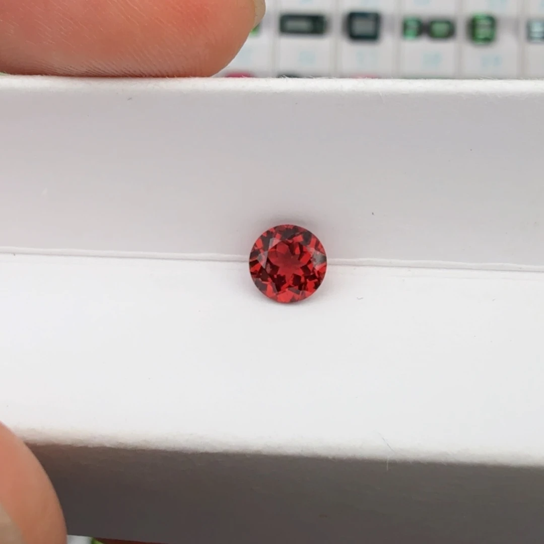 未镶嵌珠宝半成品石榴石天然1.1克拉圆6mm