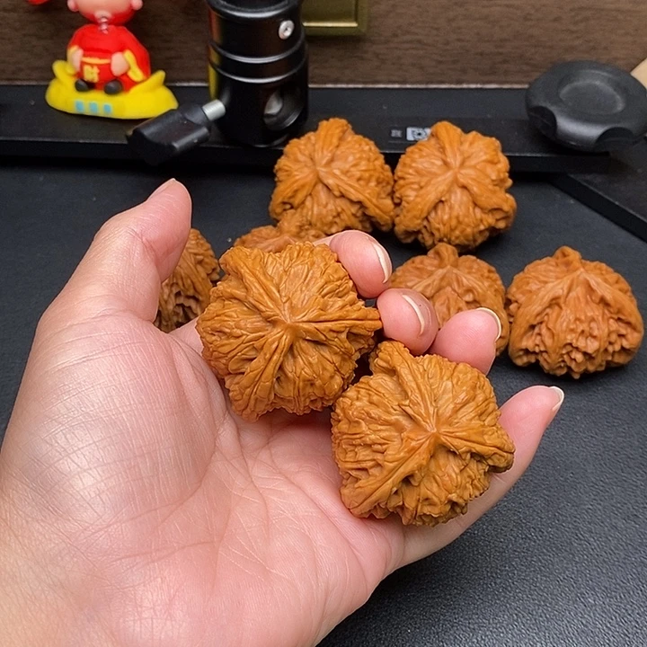 朤***龘把件文玩核桃白奔