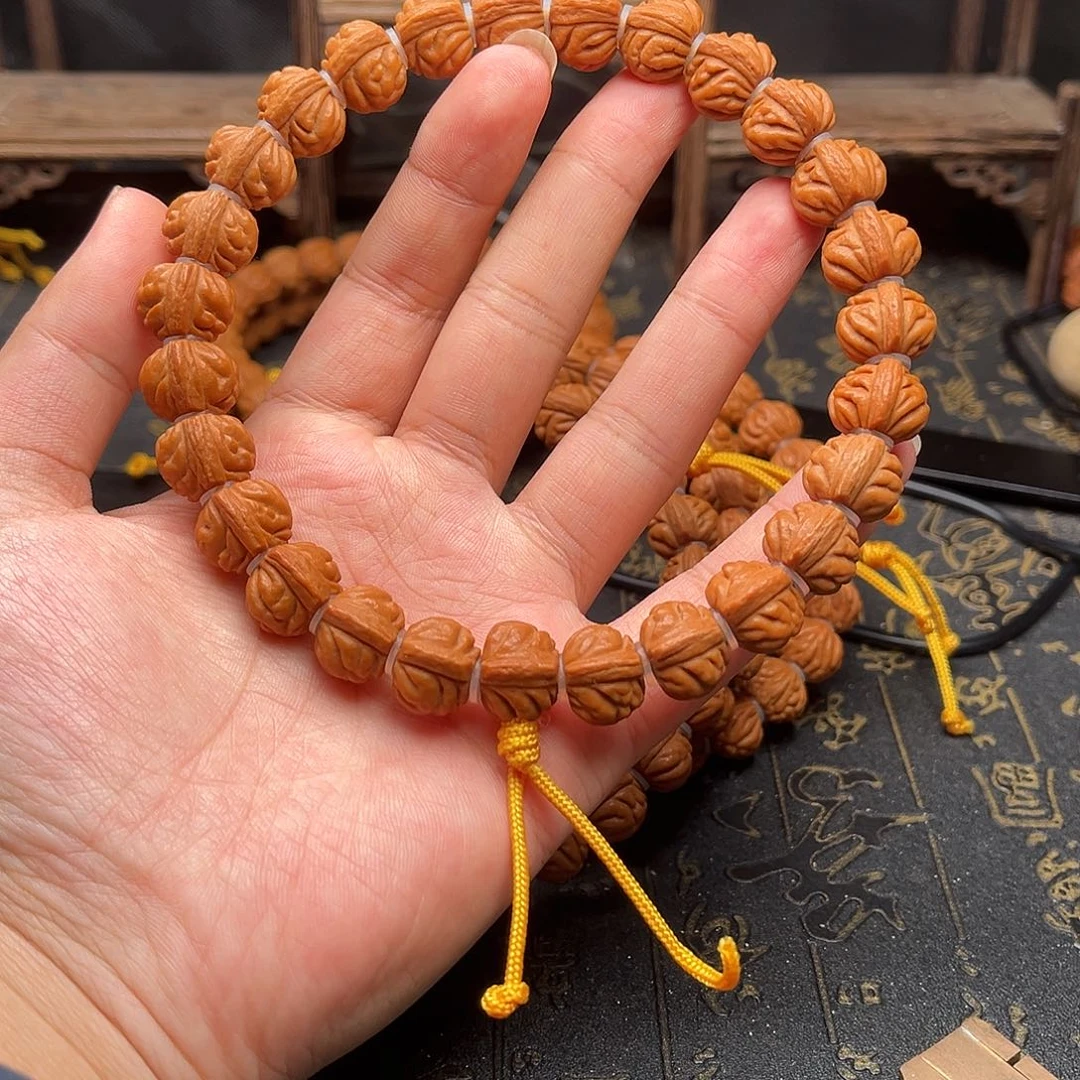 桃核吊坠小金豆手持