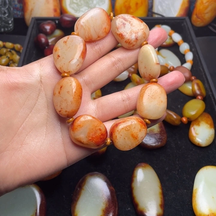 金***树和田玉未镶嵌颈饰