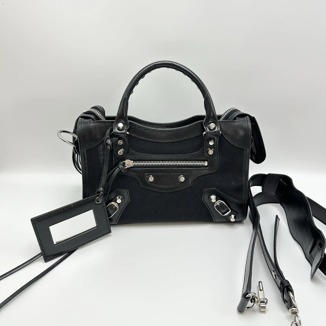 95新 Balenciaga/巴黎世家 黑色银扣拼皮mini机车手提斜挎包03280