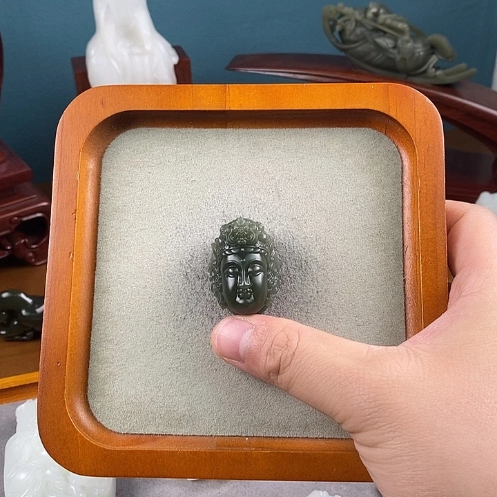 和田玉未镶嵌颈饰度母首