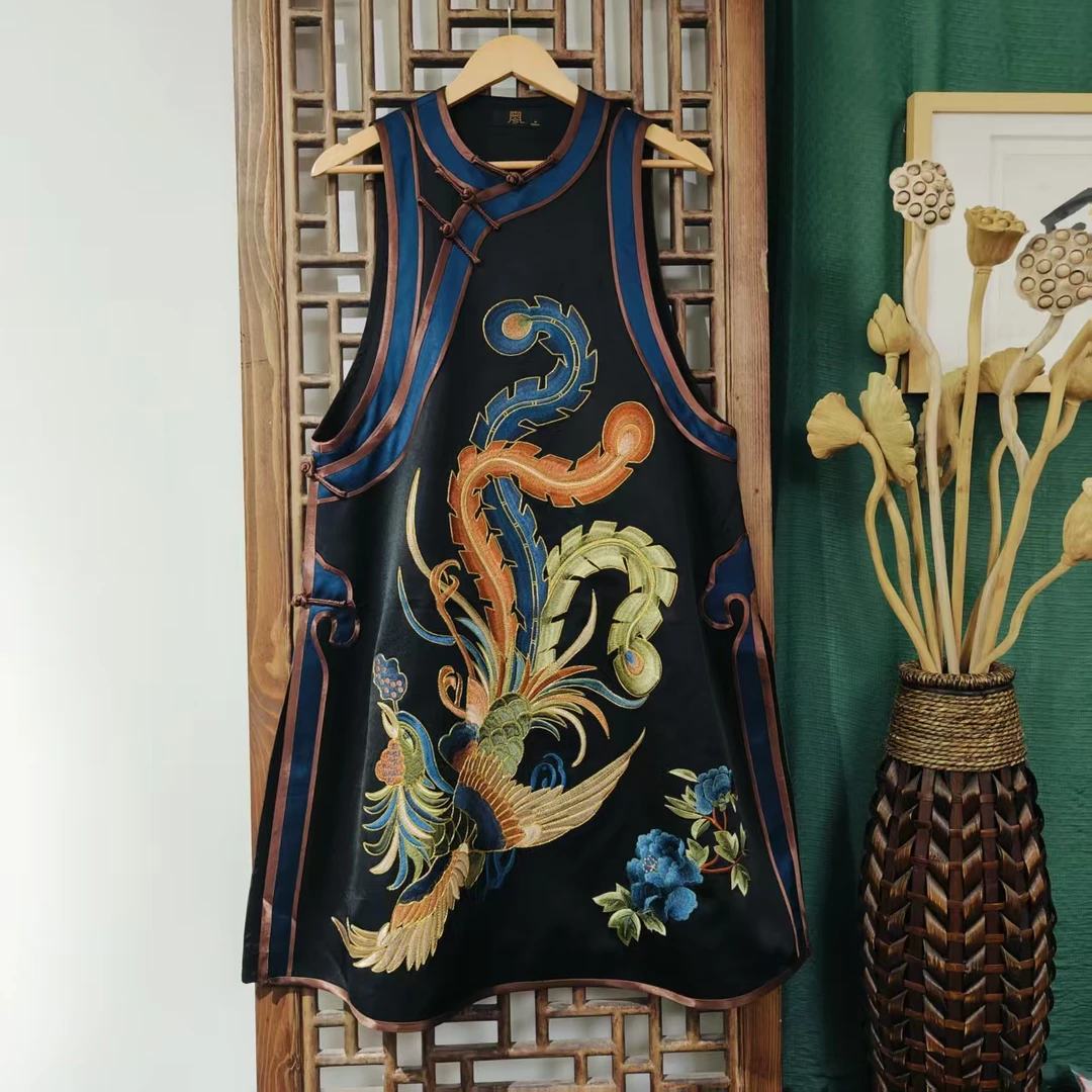 蓝 (LS678） 凤徕兮私人定制黑色光板底彩凤刺绣蓝包边无袖马甲