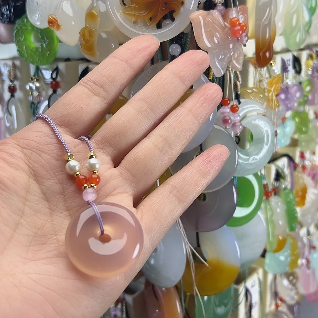李***年玛瑙/玉髓未镶嵌颈饰