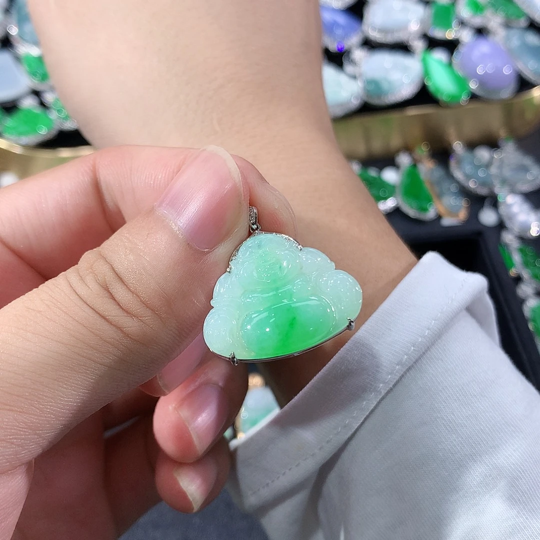 翡翠18K金镶嵌颈饰