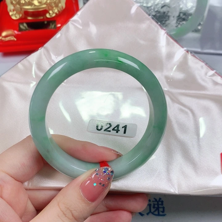 翡翠手镯（圆镯）未镶嵌正圈0241