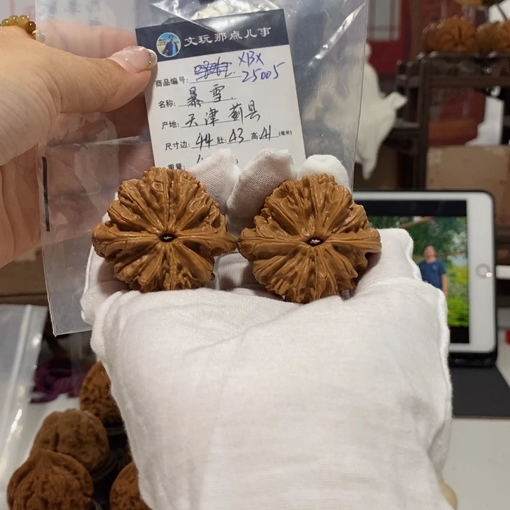 文玩核桃把件暴雪狮子头，25005.44