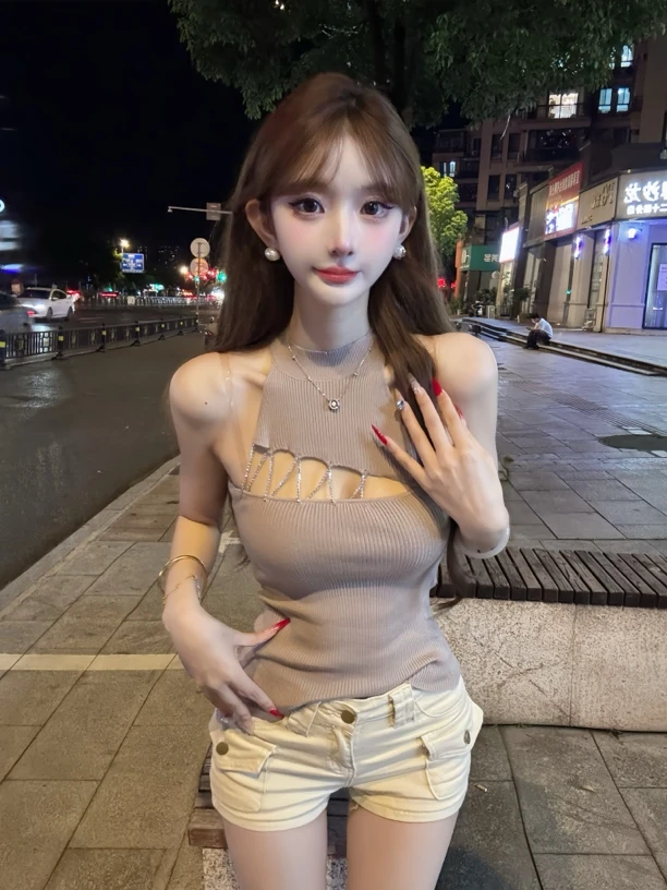 高级感设计钻条拼接无袖针织挂脖背心