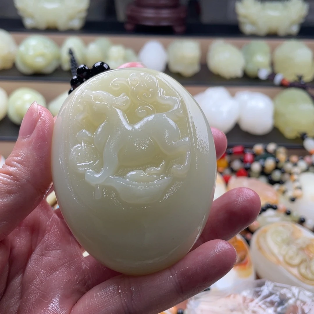 桥***量石材天然古青石手把件