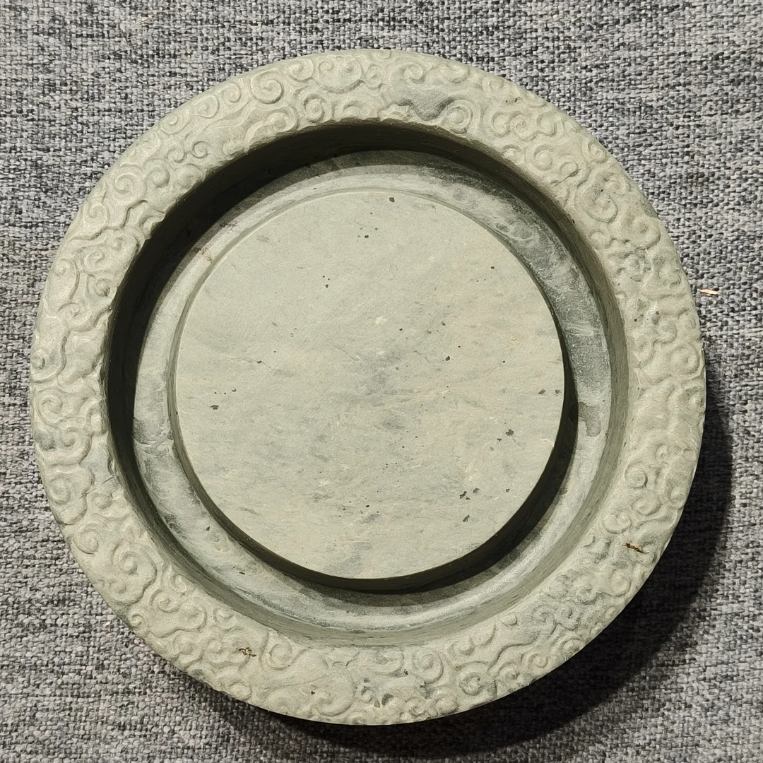 甘肃洮砚，水泉花边圆砚，尺寸11.3*11.3*2.8厘米