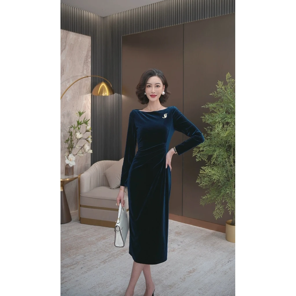2025新款丝绒连衣裙高级感过膝长裙秋季直筒修身显瘦裙3095