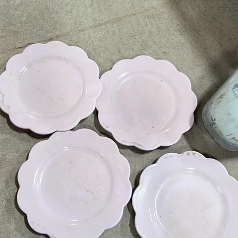 微瑕，不能明火，口径17厘米，高度1，4个紫色