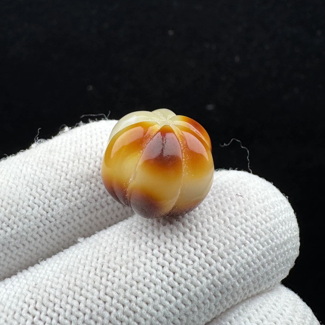 M4139天然蜜蜡 雕刻南瓜16.5*13.4mm原矿蜜蜡