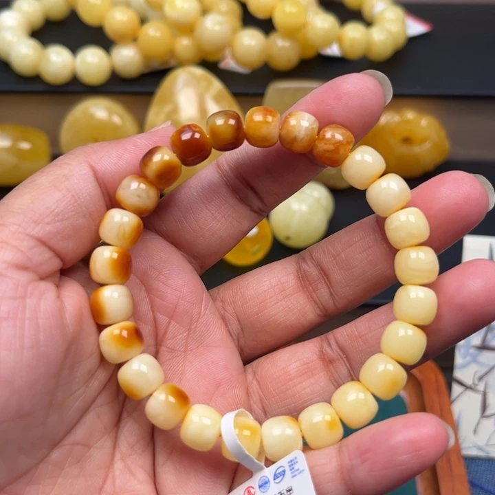 琥珀未镶嵌珠宝奇石M117号8.6+沁色随型