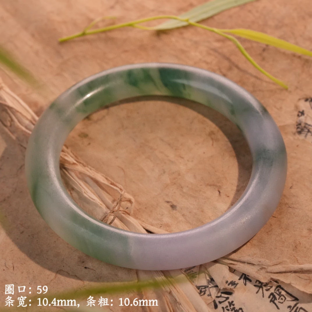 全品天然细糯春彩起胶飘绿老坑圆条翡翠手镯圈口伍玖5104.1300.01