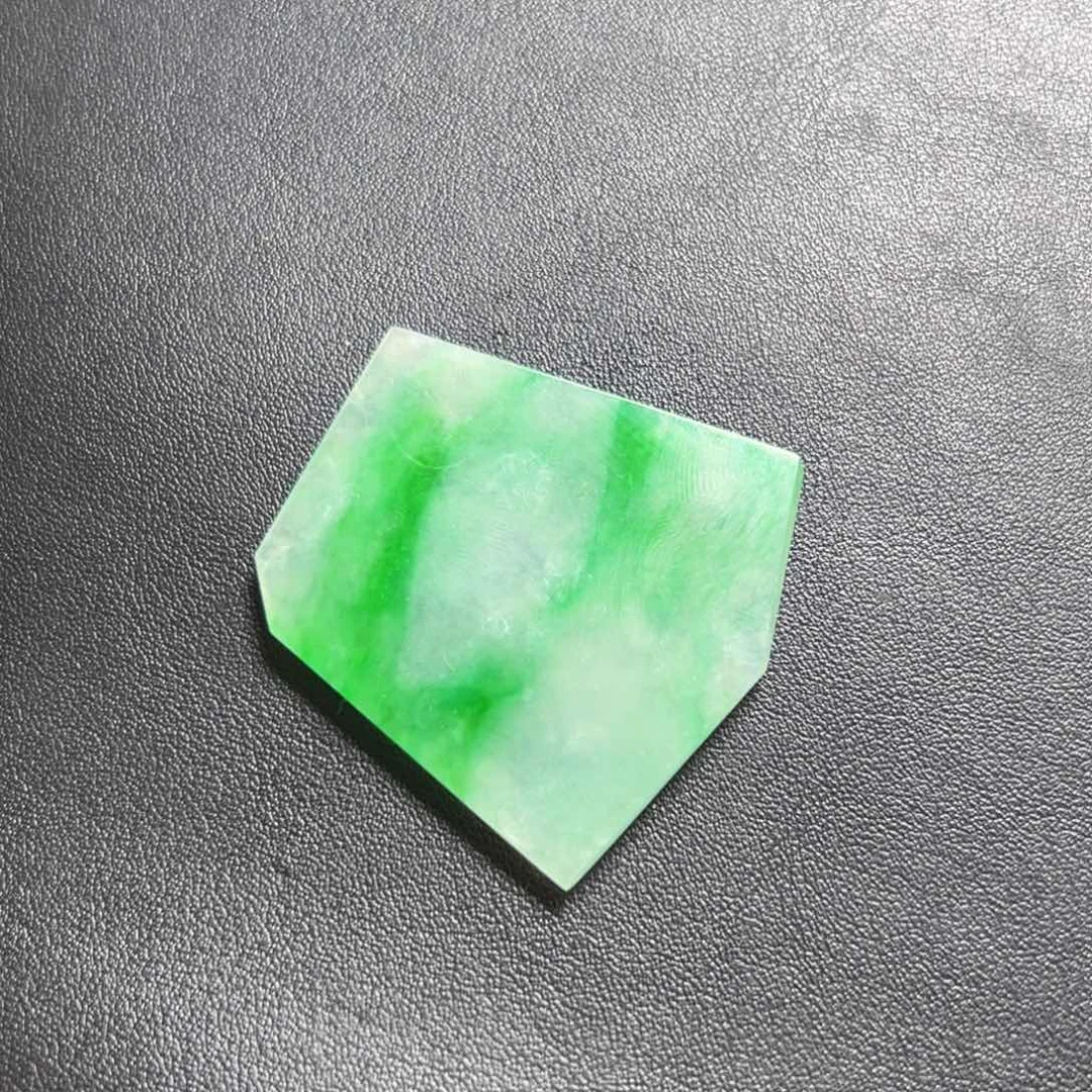 定制翡翠未镶嵌翠色