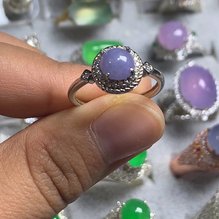 翡翠未镶嵌戒指银托镶嵌，可直接佩戴